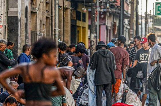 Catadores na Cracolândia eram pagos com pinga por fornecedora da multinacional Novelis, apontou Gaeco