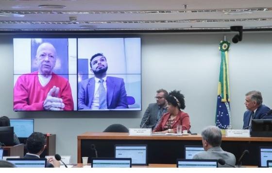 Foram 15 votos favoráveis à cassação do deputado, um voto contrário e uma abstenção 