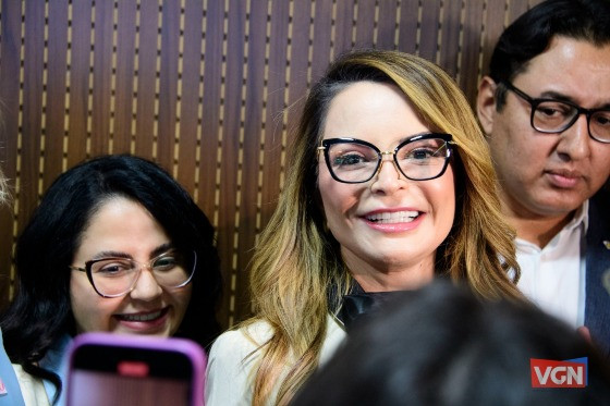 Primeira-dama afirma que ainda não discutiu possível disputa e aguarda definição de Mauro Mendes sobre o Senado