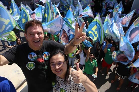 O candidato foi acompanhado da vice e dos candidatos a vereadores pela coligação Por Amor a Cuiabá