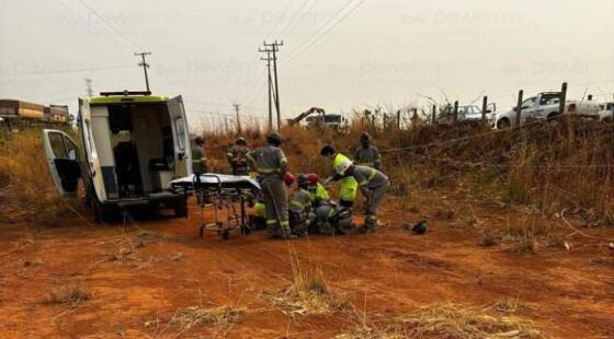 Três trabalhadores são vítimas de descarga elétrica durante serviço em área particular 