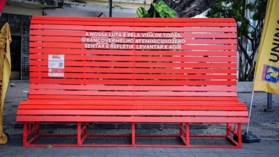 Banco Vermelho é instalado em 10 pontos da Capital para conscientização social.