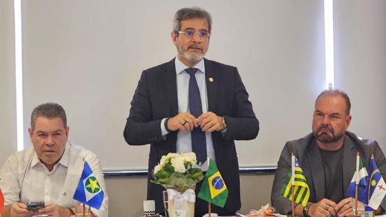 Secretário Silvio Fidelis participa de reunião do Colegiado Ampliado da Undime em Brasília.