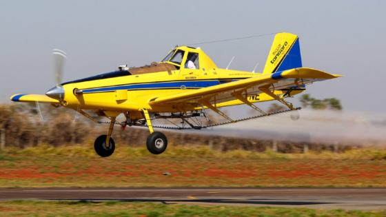 Uso de aviões agrícolas para combate a incêndios aumenta 50% no Brasil 