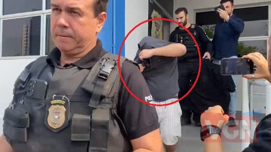 Servidores do DAE saem da Deccor com rosto coberto para não serem identificados