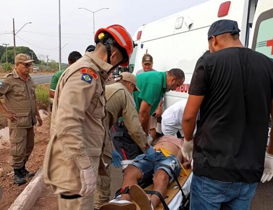 Vítima de capotamento na MT-040 é socorrida pelo Corpo de Bombeiros 