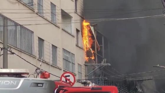 Incêndio atinge o Brás em SP; bombeiros controlam chamas e iniciam operação no interior do shopping