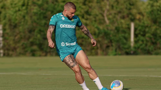 André Luís e Derik Lacerda retornam em confronto crucial contra Red Bull Bragantino.