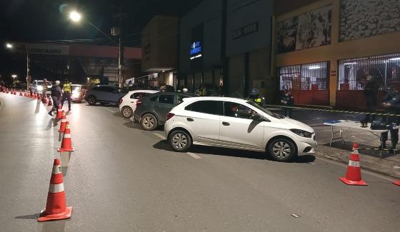 Treze pessoas são presas por embriaguez em Cuiabá.