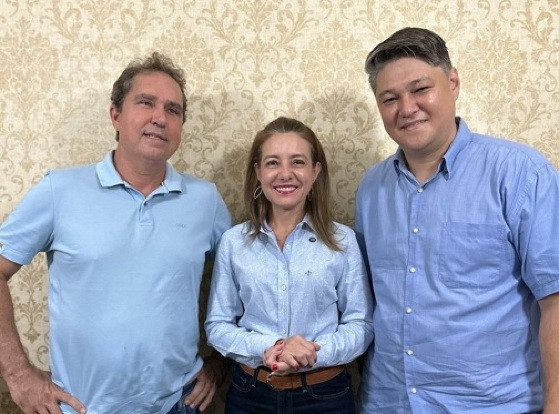 Vice-prefeito Tião da Zaeli (esquerda), prefeita de VG, Flávia Moretti e Samir Japonês