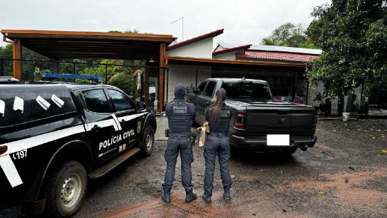 Polícia cumpre 21 mandados contra esquema de desvio de cargas e lavagem de dinheiro em MT.