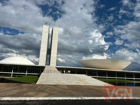 Foram estabelecidos ainda ritos para a elaboração das emendas 