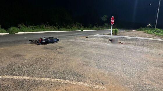 Motociclista tem cabeça esmagada após ser atingido por caminhão 