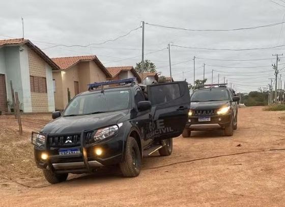 Os investigados foram flagrados com veículos da vítima em Várzea Grande 