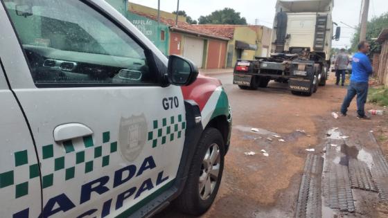 Idosa é atropelada por caminhão em Várzea Grande.