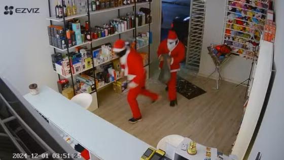 Criminosos vestidos de Papai Noel invadem e furtam loja de eletrônicos 