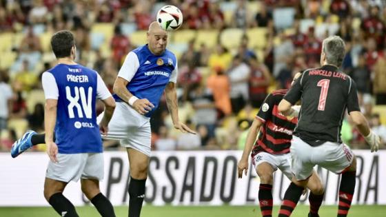 Flamengo x Amigos da Itália: Adriano faz dois gols e se emociona em jogo de despedida