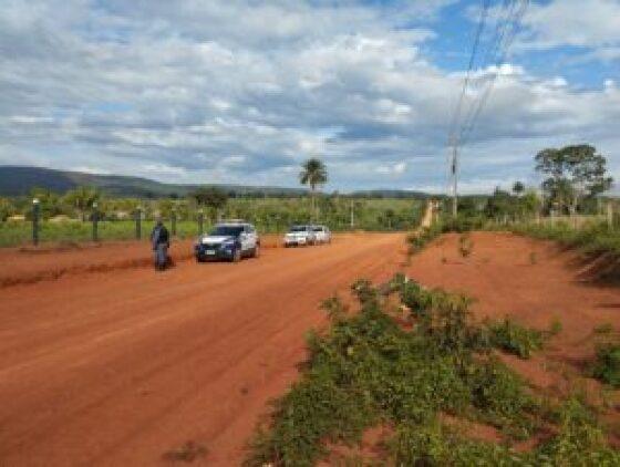 Corpo é encontrado em estrada vicinal com pés e mãos amarrados