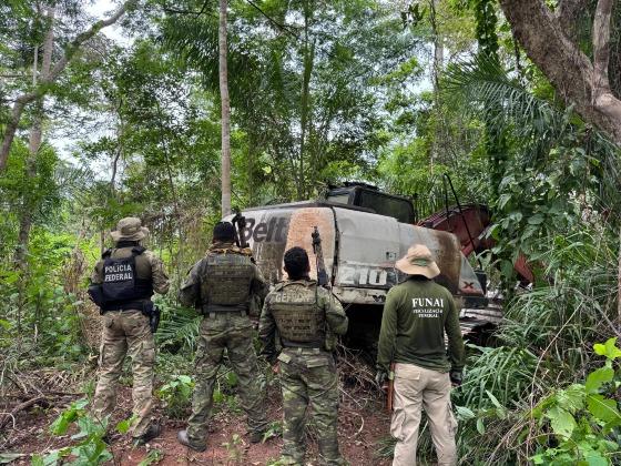 Forças de segurança deflagram operação no combate a crimes ambientais na TI Sararé .