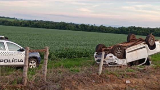 Família fica ferida após capotamento na zona rural de MT.