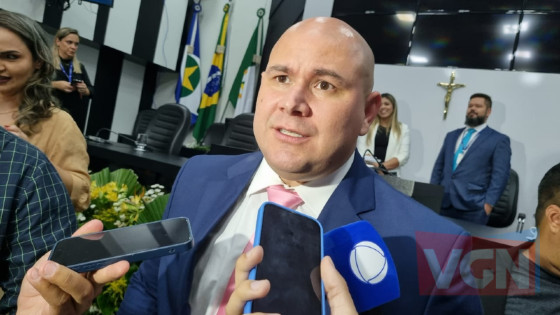 Prefeito de Cuiabá afirma que dinheiro em caixa não quita folha salarial de servidores.