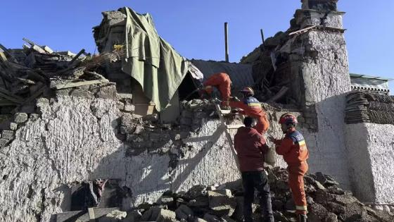 Forte terremoto mata 95 pessoas e fere mais de 100 entre o Tibete e o Nepal