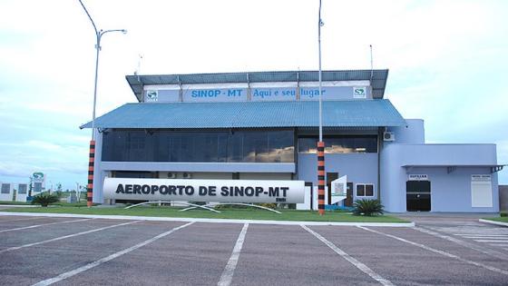 Chuva intensa impede pouso de avião com mais de 100 passageiros em Sinop.