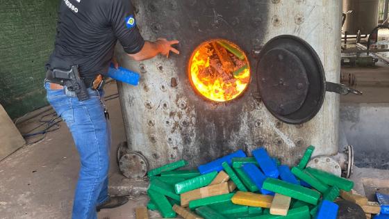 Polícia Civil incinera cerca de uma tonelada de maconha apreendida em Itiquira.