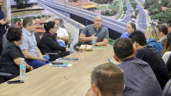 Prefeito de Cuiabá discute auxílio emergencial com vereadores após chuvas