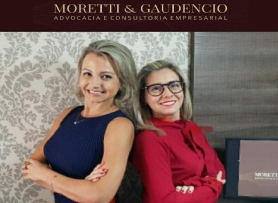 Gisele Gaudenciao (esquerda), Flavia Morreti (prefeita0