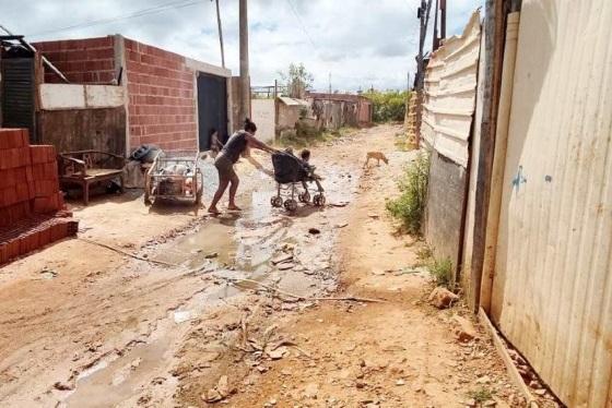 Entre grupos prioritários constam familiares de presos, pessoas em situação de rua, desabrigadas e desalojadas