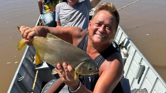 Leonardo curte pescaria no Pantanal em Poconé e flagra onça à beira do rio