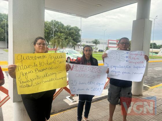 Protesto; prefeitura; água; 