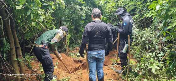 Polícia localiza 11º corpo enterrado em cemitério clandestino em MT