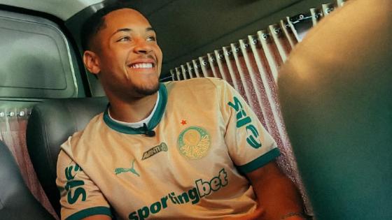 Vitor Roque desembarca em Guarulhos e Palmeiras monta esquema para atacante não ser visto.