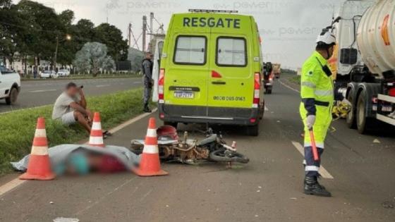 Motociclista morre após ser atingido por caminhonete ao tentar atravessar BR.