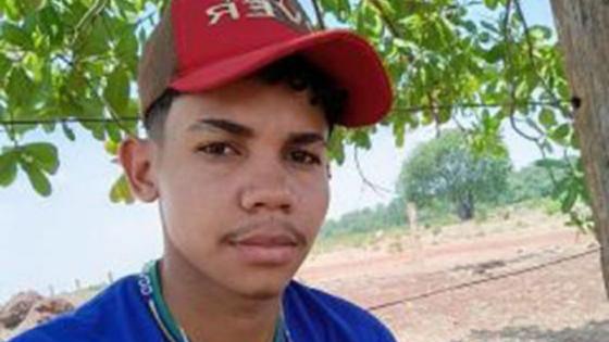 Jovem de 18 anos morre após colisão entre motos.