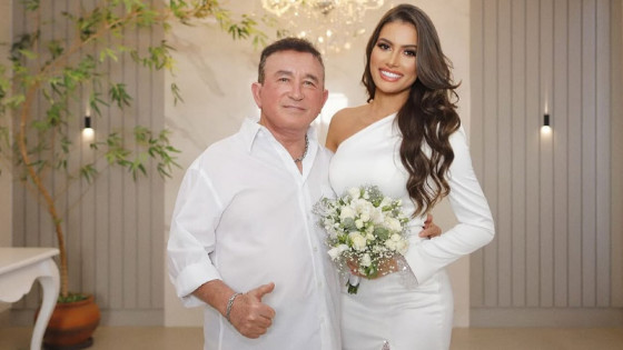 Amado Batista e Calita Franciele se casam em cerimônia intimista