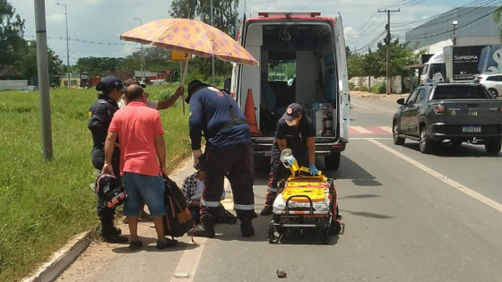 Motociclista fica ferida após colisão com S10 em VG.