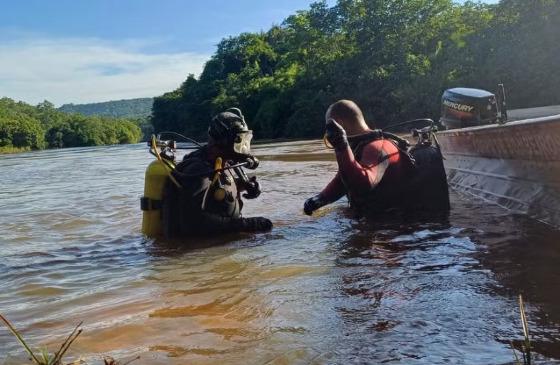 Pai e filho desaparecem após barco virar em rio de MT