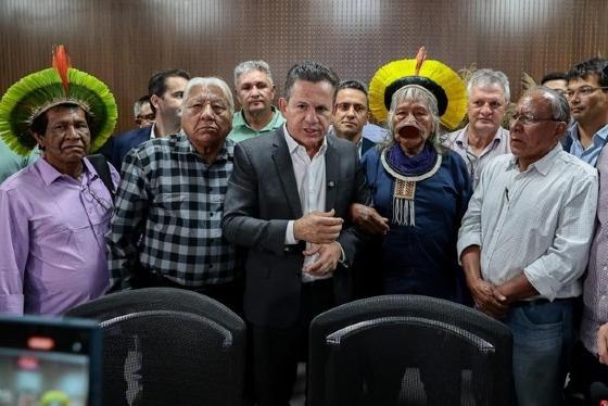 Governador Mauro Mendes cacique Raoni Metuktire