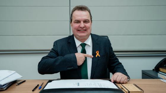 Max Russi transforma Abril Laranja em política pública permanente.
