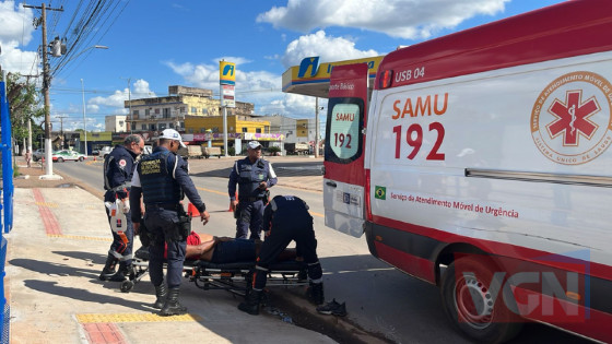 Motociclista fica ferido após colisão com carro na avenida Castelo Branco.