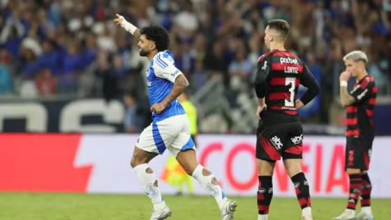 Gabigol marca no fim, Cruzeiro vence o Flamengo e tira rival da liderança do Brasileirão