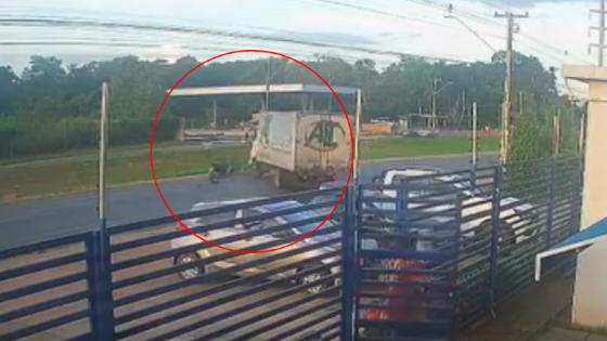 Motociclista morre após colidir com caminhão em Cuiabá.