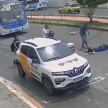 Estudante é atropelada após descer de ônibus 