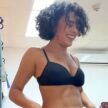Bella Campos exibe barriga fake de grávida 
