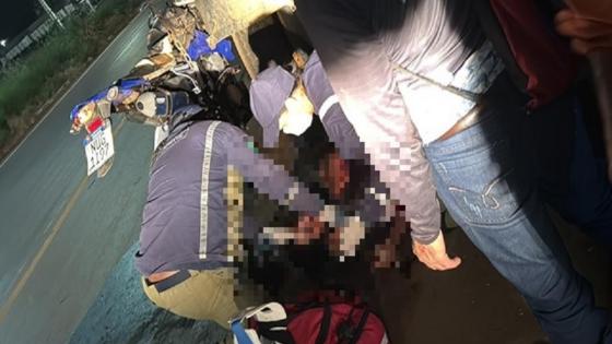 Motociclista morre após colidir contra caminhão estacionado irregularmente.