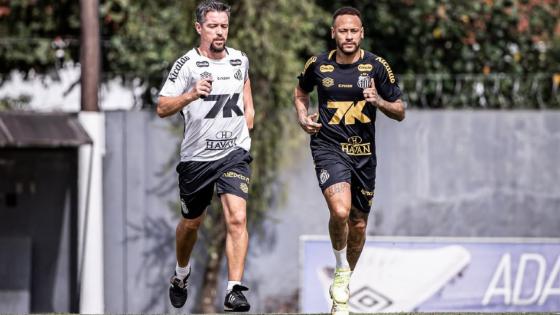 Neymar treina em campo e pode reforçar Santos na próxima semana.