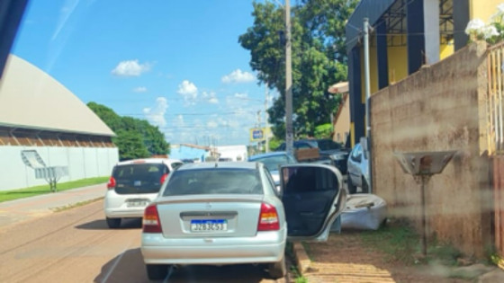 Cadáver é encontrado dentro de carro em VG.